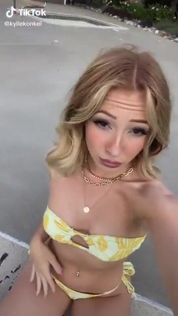 Kylie(18) stays bad AF ????