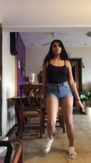 Hot indian thot! Fucking yummy legs and ass!