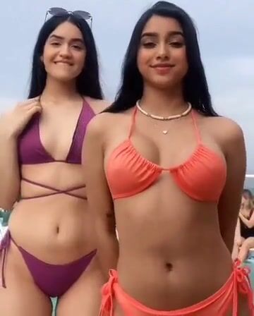 Valeriacarruyo with her friend