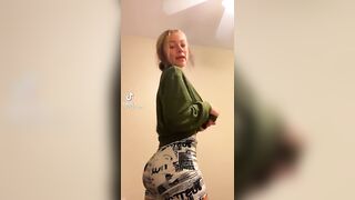 Sexy TikTok Girls: 19!!! In her bio, don’t take this down ♥️♥️ #4