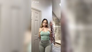 Sexy TikTok Girls: Bounce it out #1