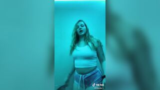 Sexy TikTok Girls: She thicc and she knows how to clap #4