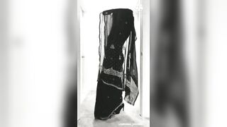 Desi thick ass babe silhouette challenge. Look at that ass