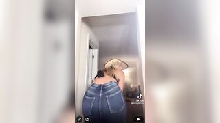 Sexy TikTok Girls: She still thick in jeans #1