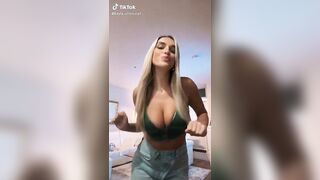 Sexy TikTok Girls: That’s a strong top #2