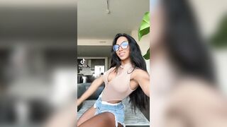Sexy TikTok Girls: She should have had more views. #1