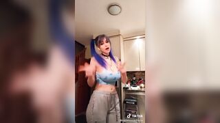 Sexy TikTok Girls: That’s one big cat #4