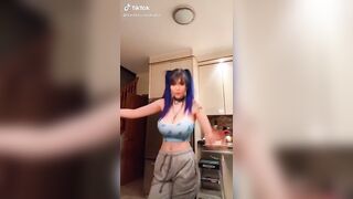 Sexy TikTok Girls: That’s one big cat #2