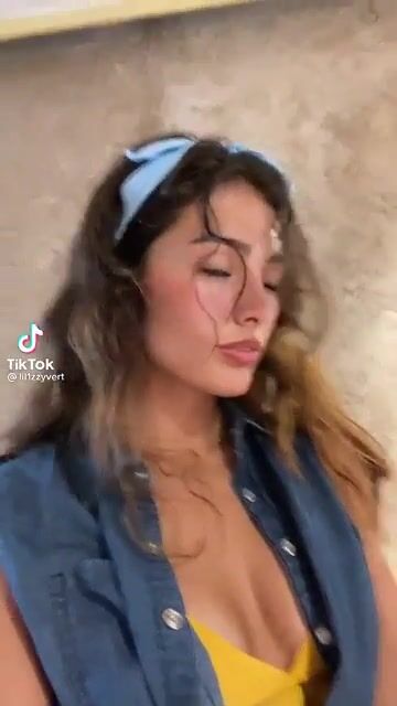 Girls who dress Retro >>