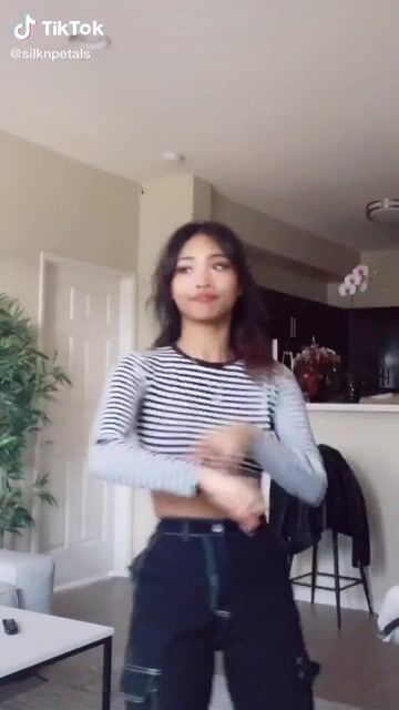 Throwback - bouncy Bra-less champ