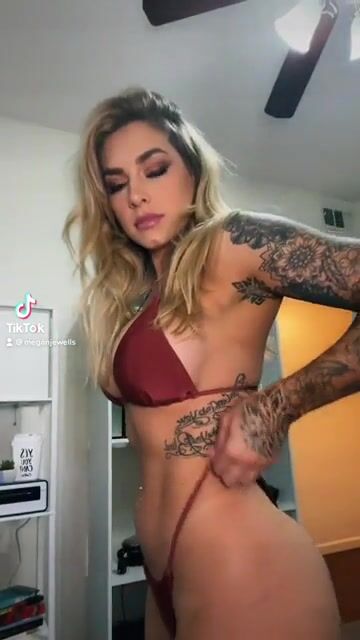 Boy come and make this ass fat ;)