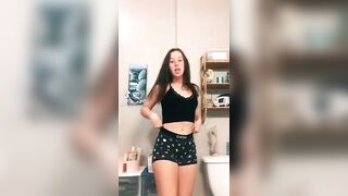 Sexy TikTok Girls: She made it clap #1