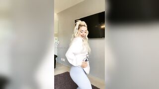 Sexy TikTok Girls: That's a good amount of cake #1