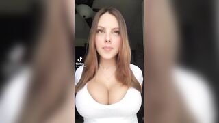 Sexy TikTok Girls: She loves to make them jiggle #1