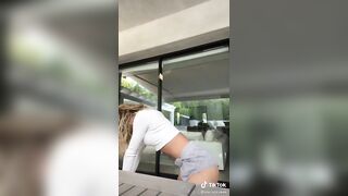 Sexy TikTok Girls: Look at that ass bounce ♥️♥️ #4