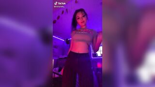 Sexy TikTok Girls: Look at that bounce! #2