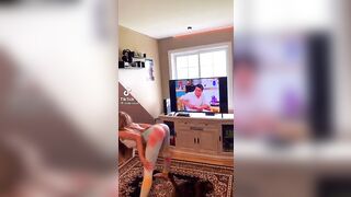 Sexy TikTok Girls: look at the tv ♥️♥️♥️♥️ #1