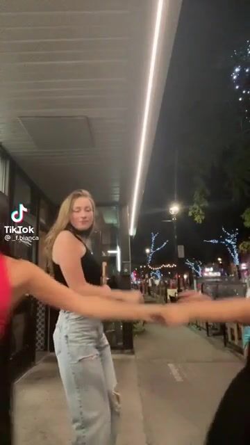 Hot dolls /red top ????????????