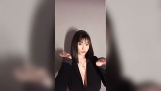 Sexy TikTok Girls: Look below ... ♥️♥️ #4