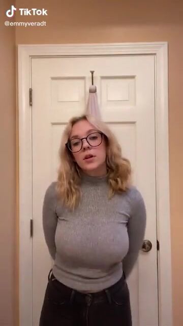 Someone tribute her! Picvoyeur40 kik