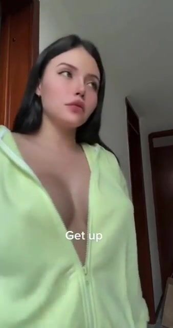 Someone pls tell me her name