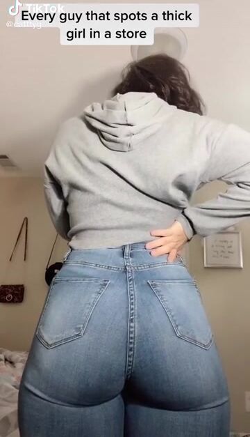 PAWG fittin' them jeans just right