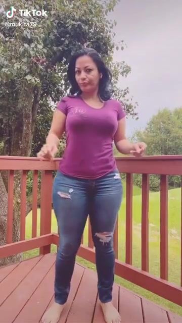 Someone come get their hot ass mom