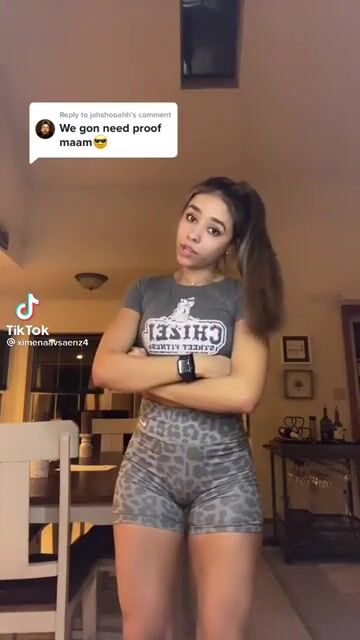 She knows how to show that ass off