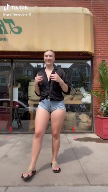 I love those jiggly thighs.
