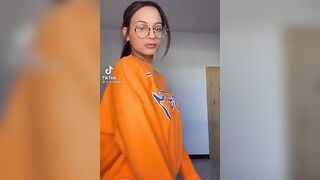 Sexy TikTok Girls: She knows how to bussit #2