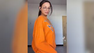 Sexy TikTok Girls: She knows how to bussit #3