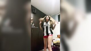 Holy fuck the way she just starts bouncing it