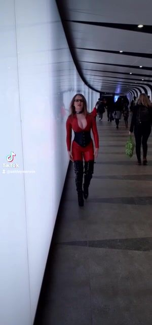 Would you say hi if you saw me out and about? ????❤