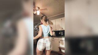 Sexy TikTok Girls: Some serious booty on this white girl #1
