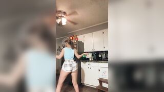 Sexy TikTok Girls: Some serious booty on this white girl #4