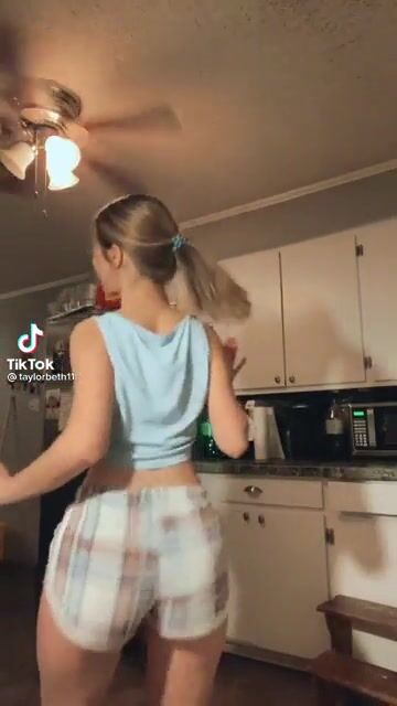 Some serious booty on this white girl