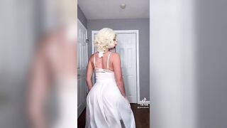 Sexy TikTok Girls: Marilyn Monroe shaking her ass.... #4