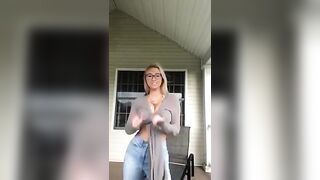 Sexy TikTok Girls: I love that top! #4