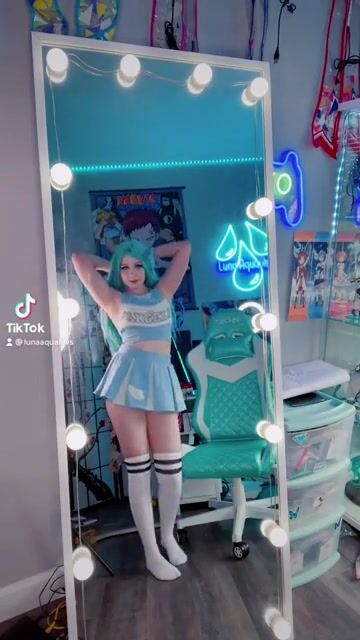 Cheerleader thot