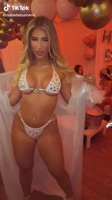 The fantasies this woman has given me... Isabella Buscemi ????