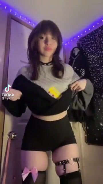 She has anime thighs