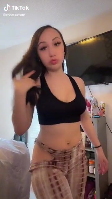 WOW AN ASIAN TWERKIN
