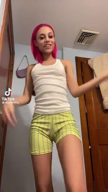 Petite LightSkin Little Booty Shaking ????