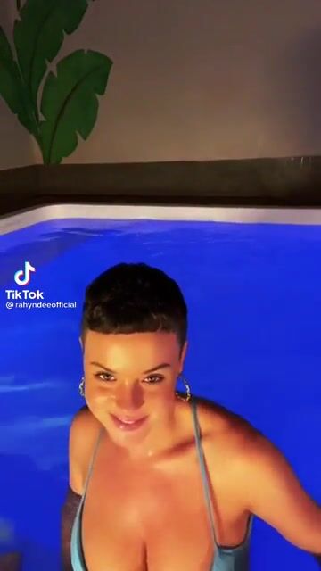 Some girls can pull of short hair ????