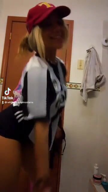 she got a perfect ass