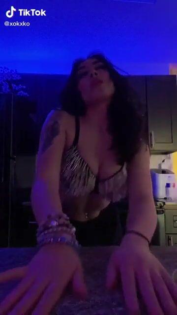 xokxko is definitely a sensual woman