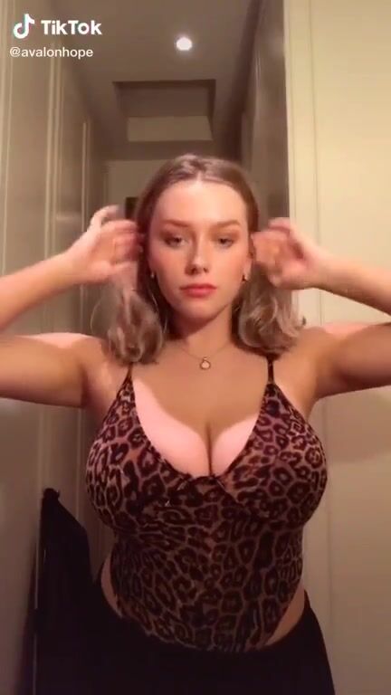 What a great pair of fun bags she’s carrying around.????