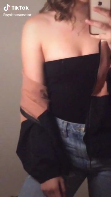 Padmé cosplay is so fine ???? her only fans is even better