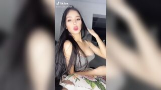Sexy TikTok Girls: Burn the bra #1