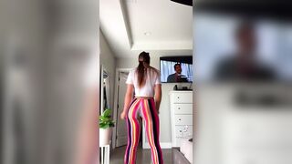 Sexy TikTok Girls: The colors really accentuate the curves #4